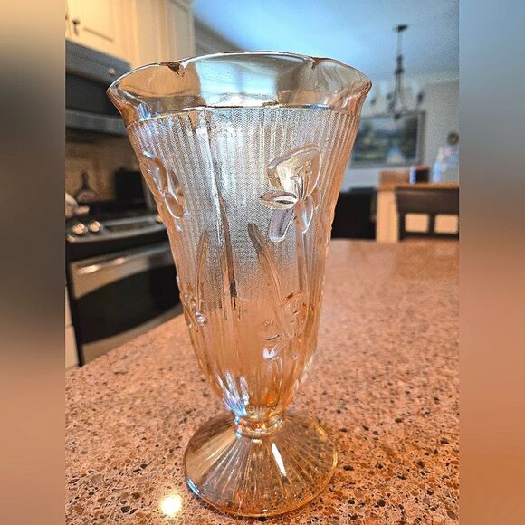 Vintage Pair of Gold Jeanette Glass Vases - Picture 2 of 7